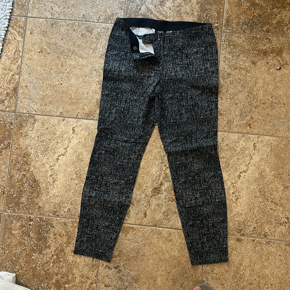 Alfani black and white tapered leg slacks, size 10